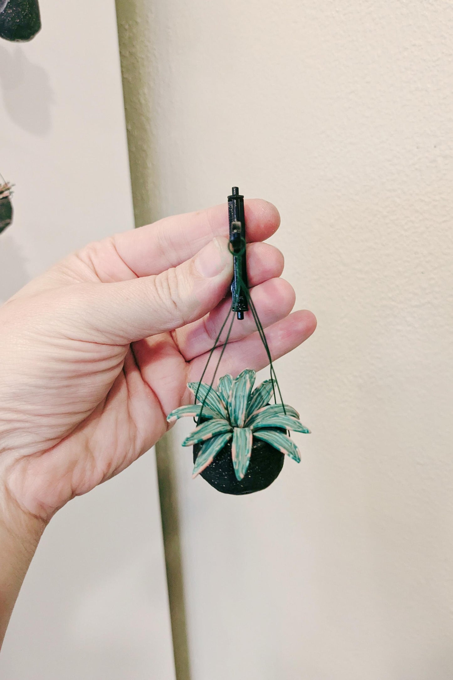 Miniature Plant Magnet, Tiny Hanging Plant, Plant Magnet,Plant Fridge Magnet,Succulent Magnets,Miniature Gift, Houseplant Gift,Fridge Magnet